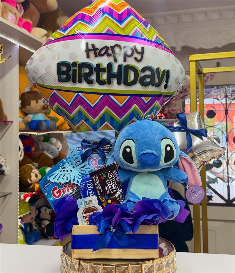 Ancheta con peluche de Stitch, dulces y globo de Happy Birthday